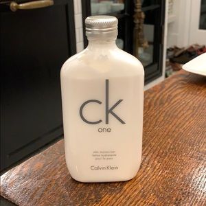 CK One lotion 250ml, 8.5oz